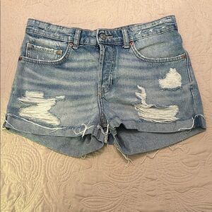 &DENIM by H&M distressed denim shorts  Size 4